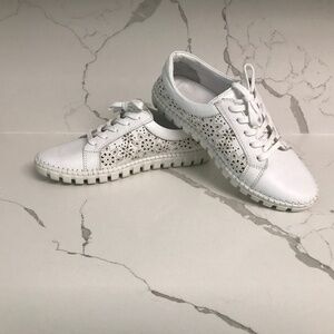 Roamers Austin Sneakers Women’s Euro 36 / US 6 White